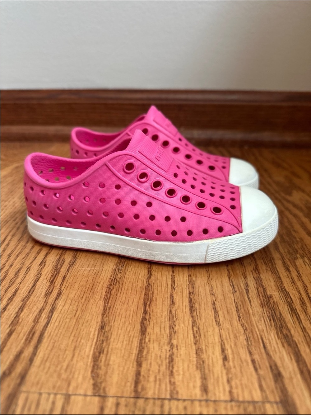 Native Shoes Girls 9 Pink Slip On